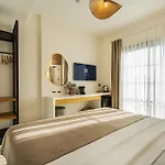 Lyse Juelide Hotel Cesme