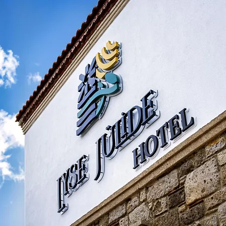 Lyse Juelide Hotel Cesme