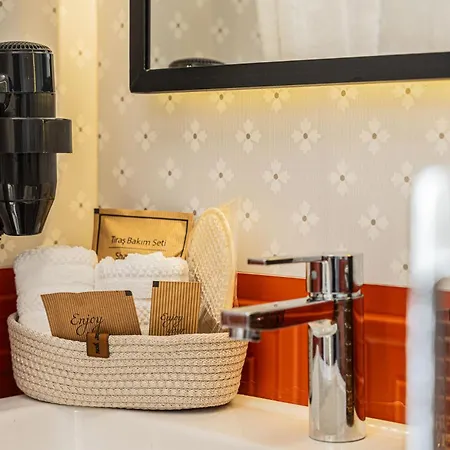Lyse Juelide Hotel Cesme